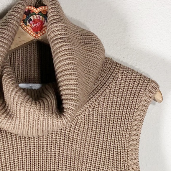 BOSS Hugo Boss sleeveless turtleneck sweater - Picture 4 of 10